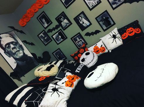 Halloween Bedroom Ideas! Spooky!